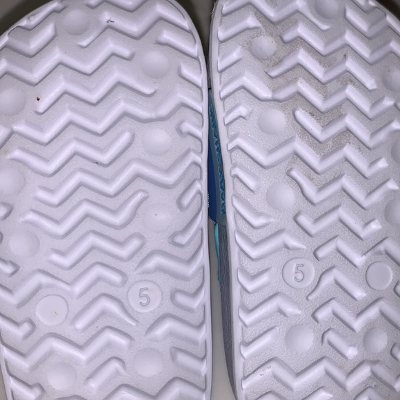 🦈 NWOT BABY SHARK is ready for the pool!!! Size 5 - Picture 5 of 5